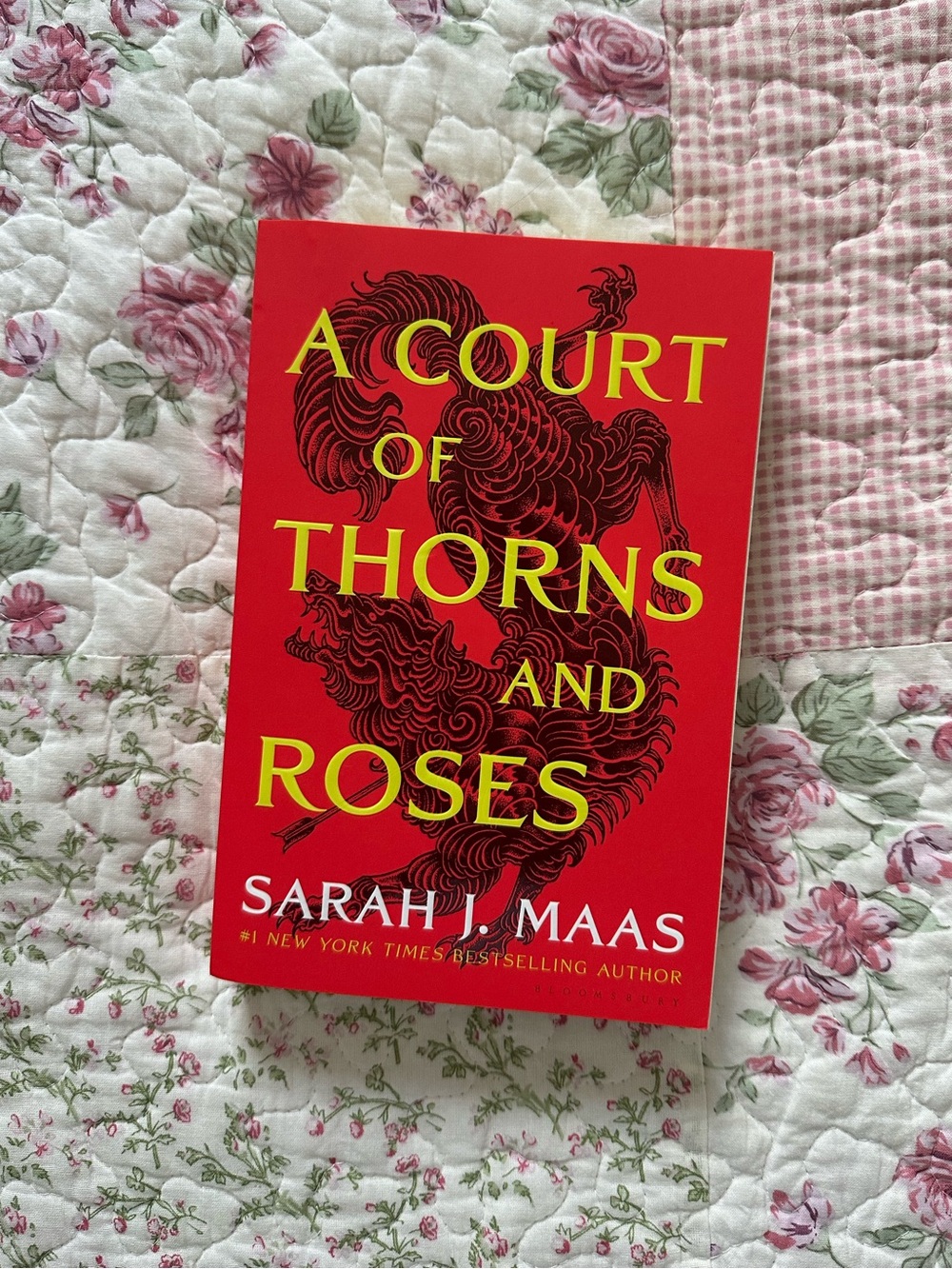 A Court of Thornes and Roses by Sarah J. Maas - Paperback